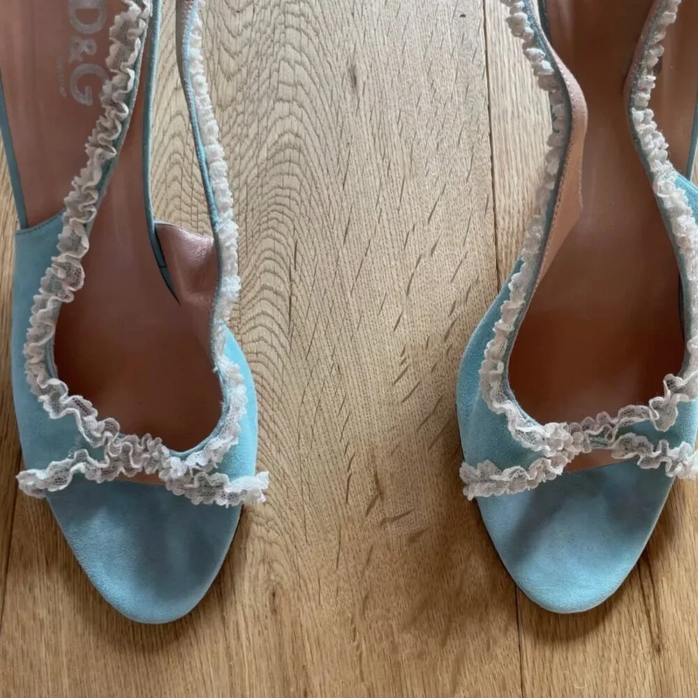 Very demure...very delicate! Vintage Dolce & Gabbana suede and lace heels, 40 - Picture 1 of 10
